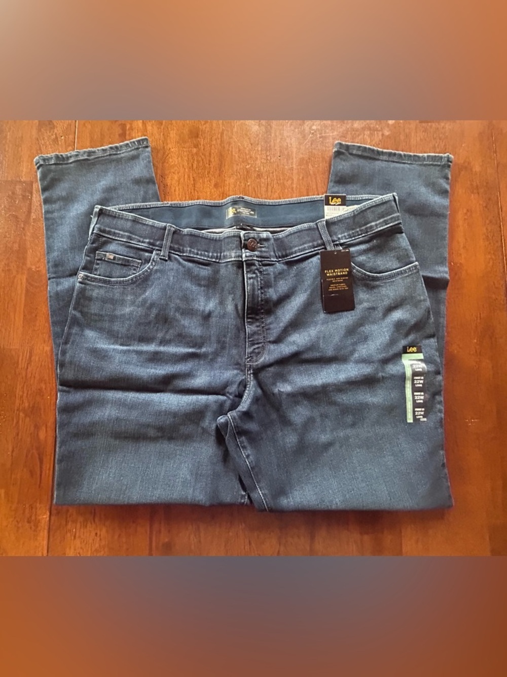 NWT REGULAR FIT STRAIGHT LEG MID RISE JEANS